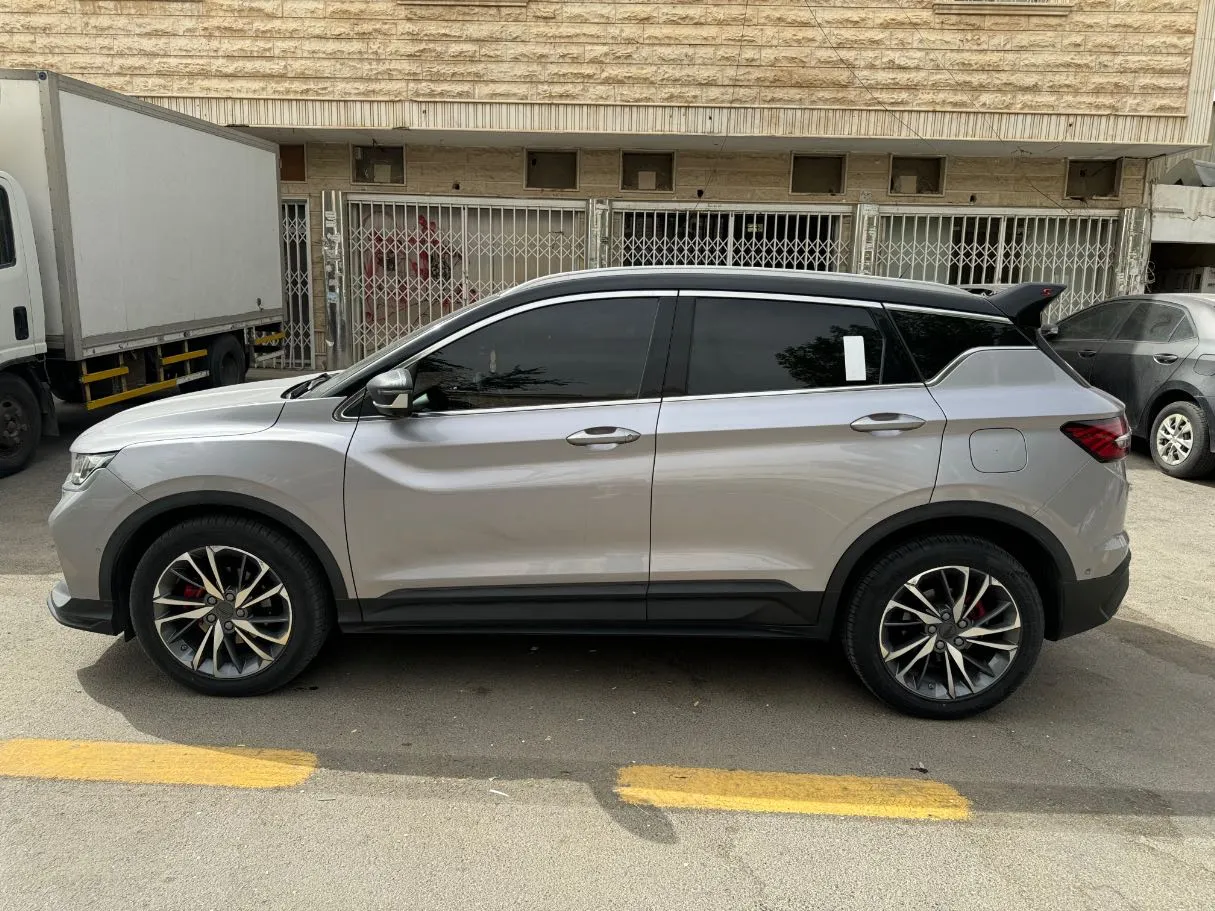 Car image 8