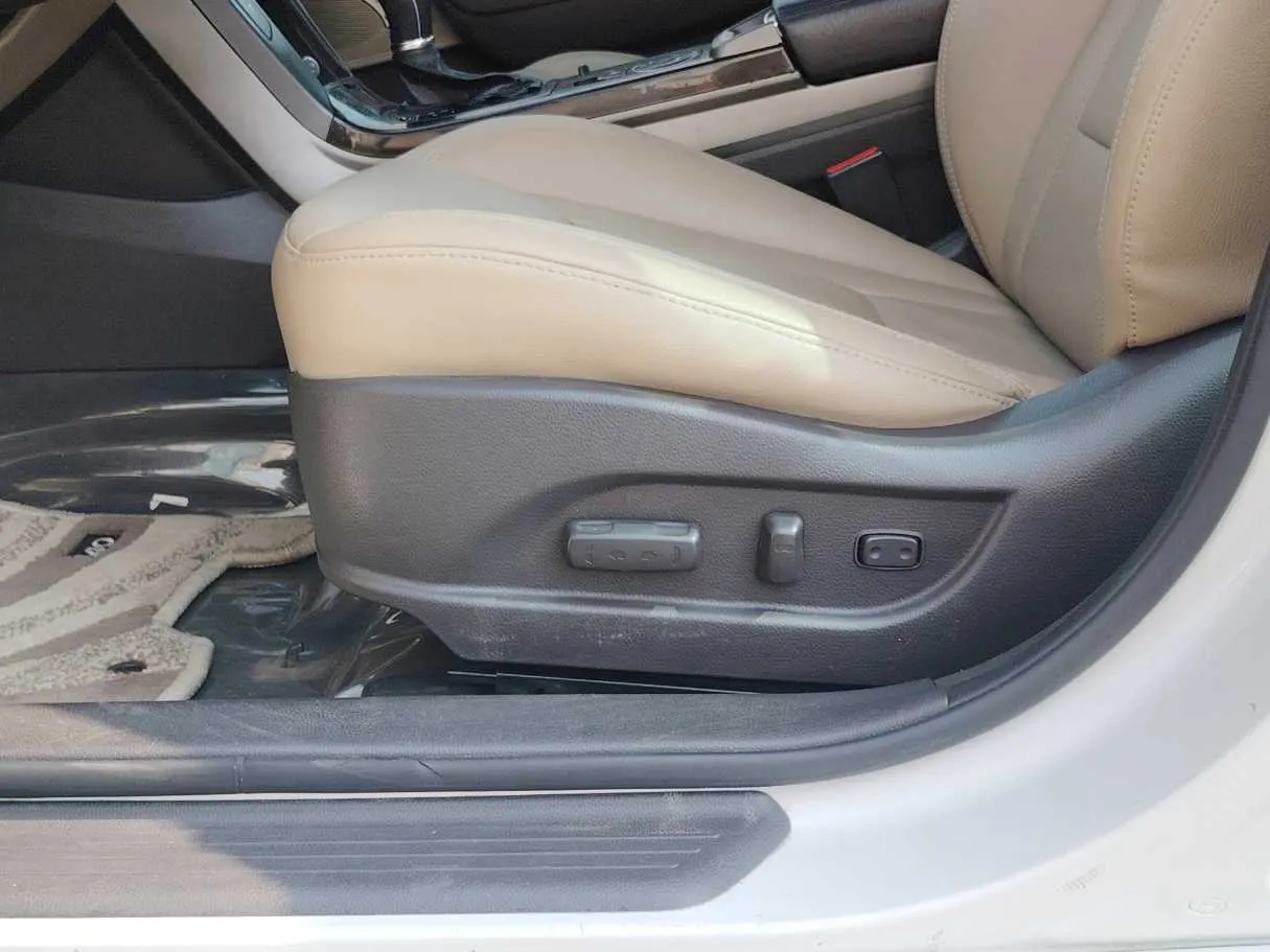 Car image 35