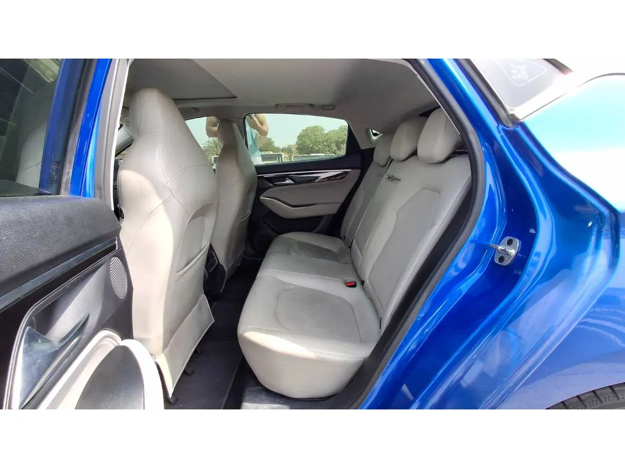 Car image 13