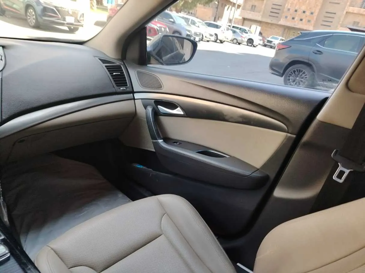 Car image 30