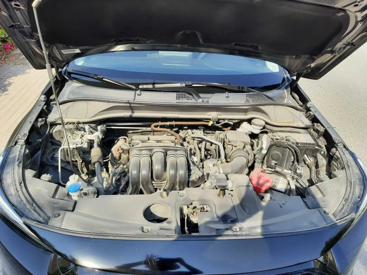 Car image 19