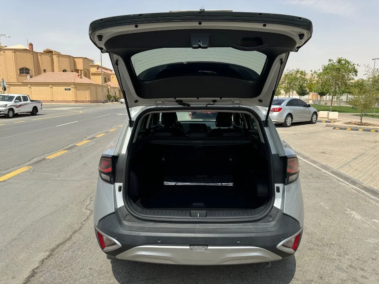 Car image 21