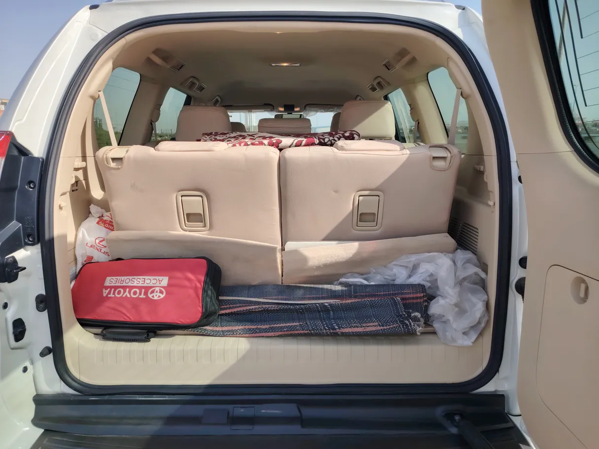 Car image 24