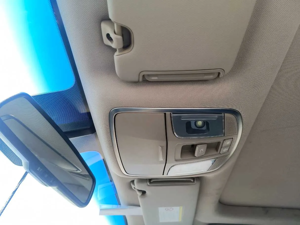 Car image 29