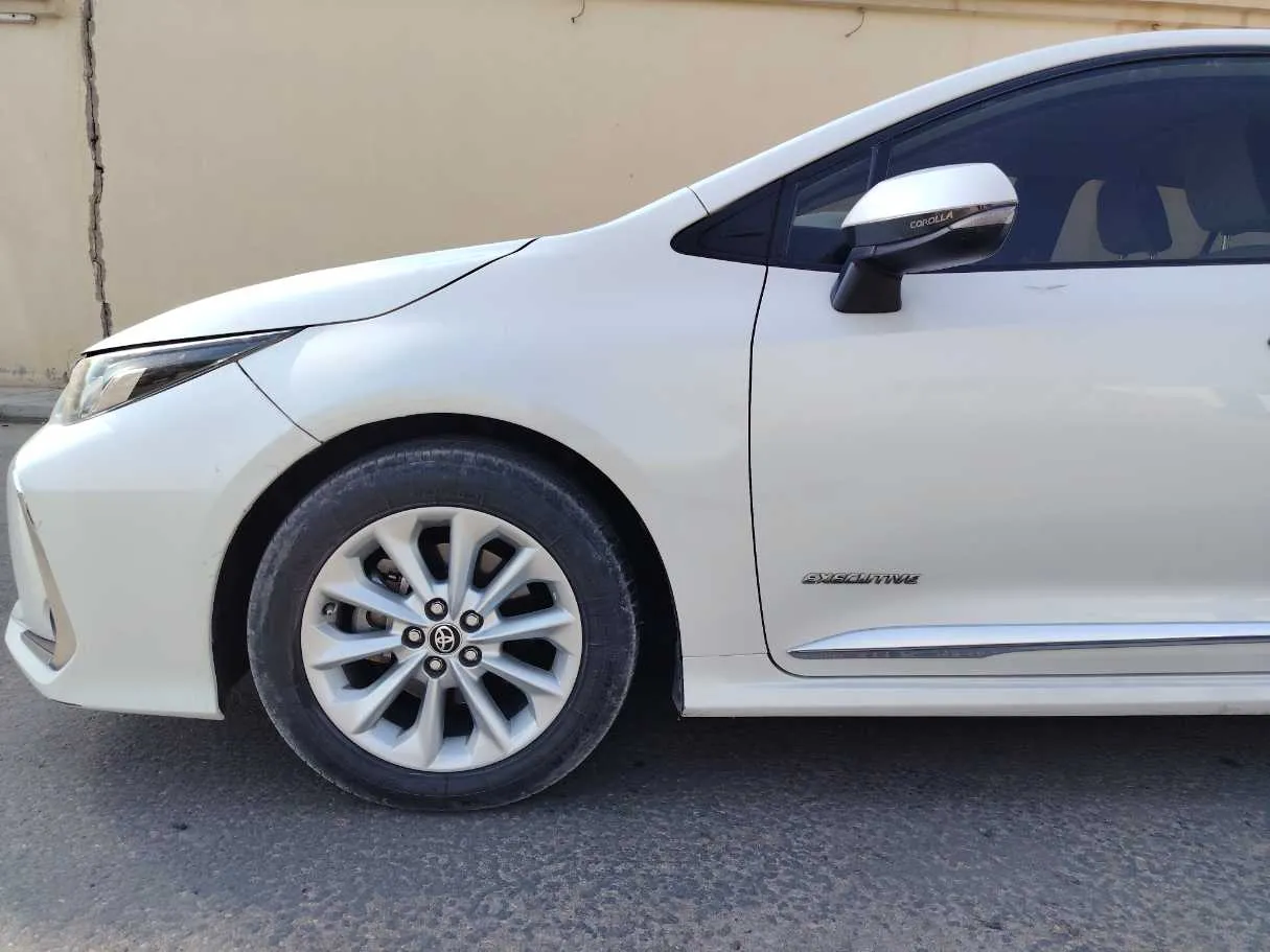 Car image 9