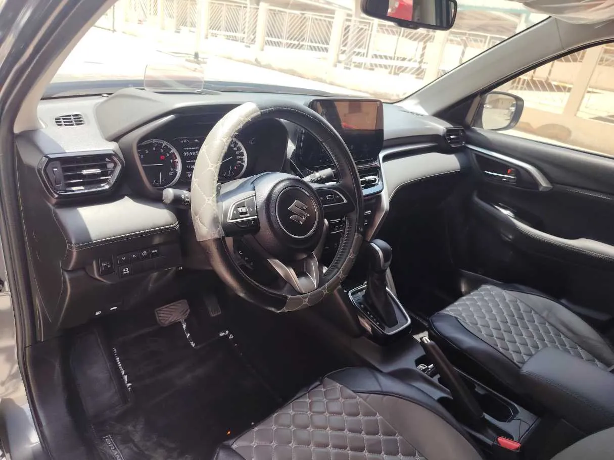 Car image 13