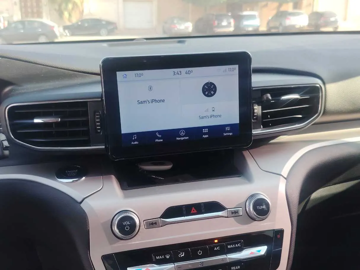 Car image 19