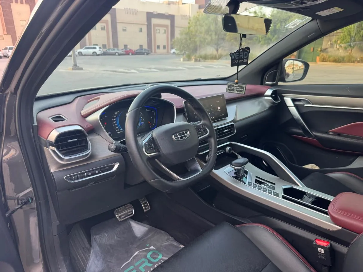 Car image 12