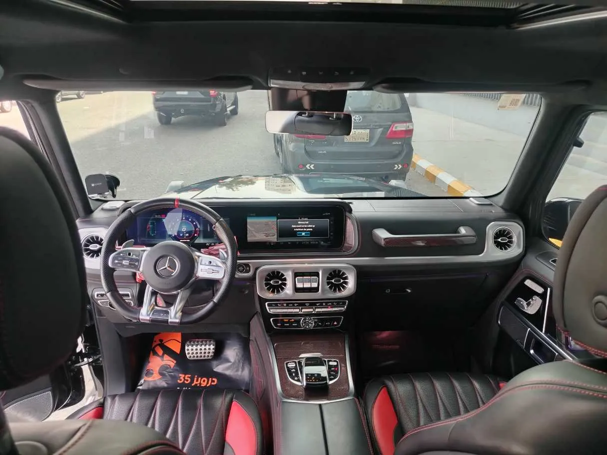 Car image 19