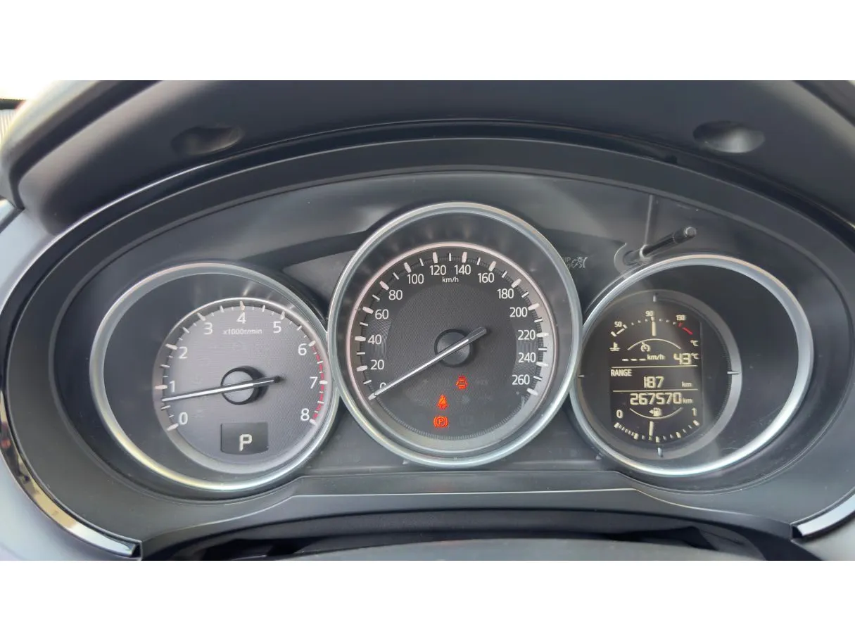 Car image 17