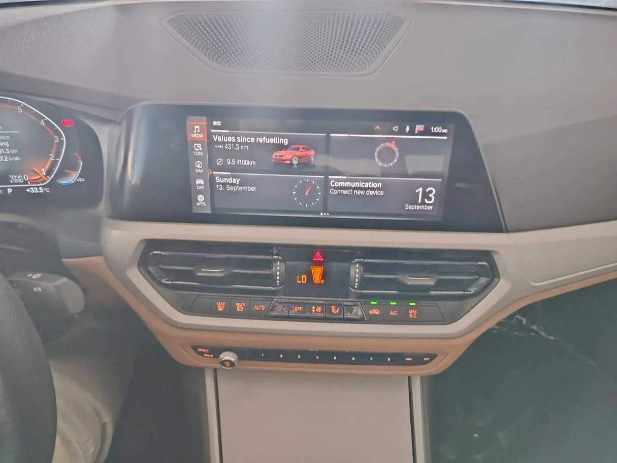 Car image 23