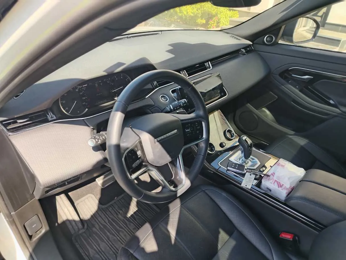 Car image 13