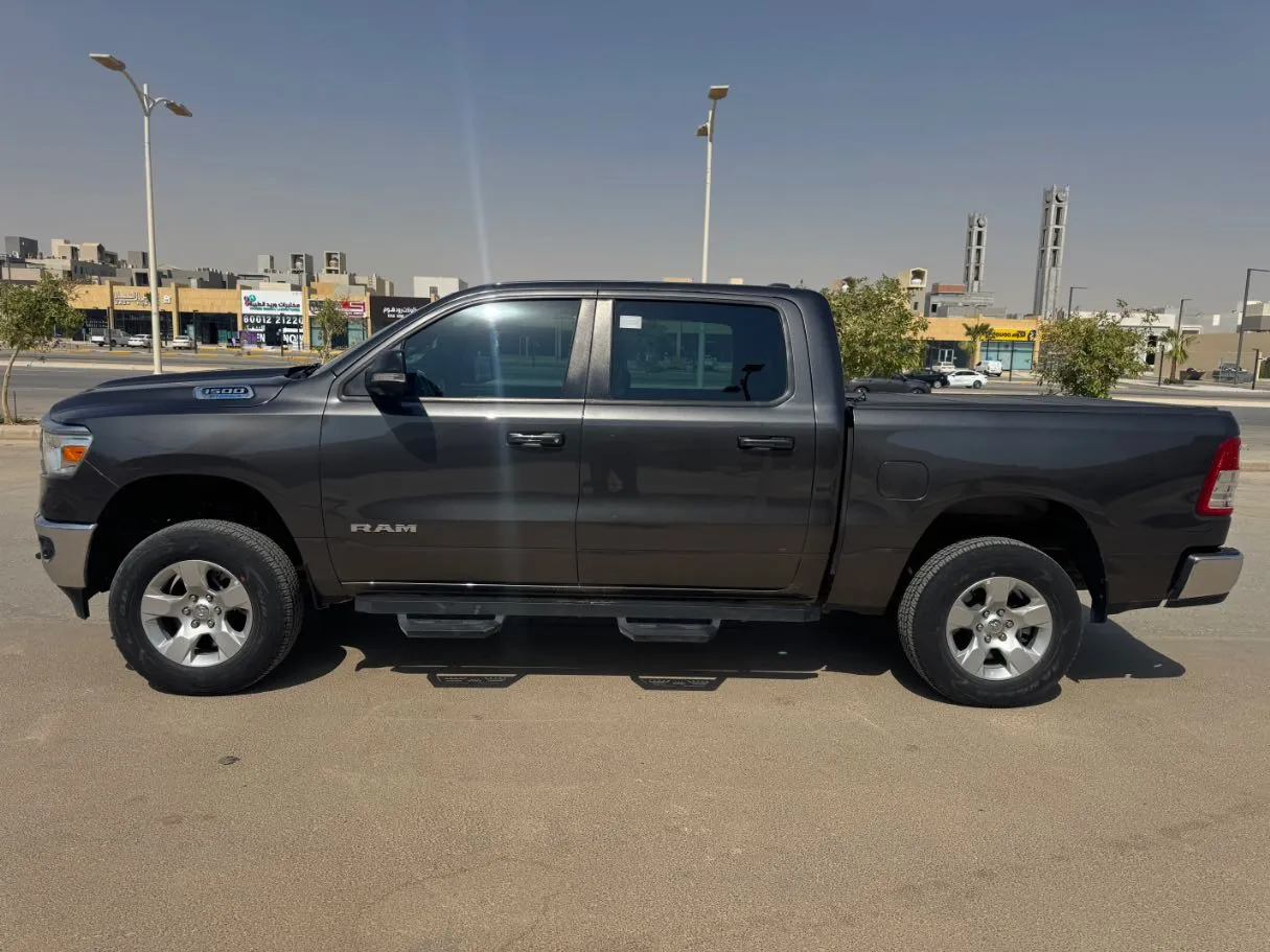 Car image 8