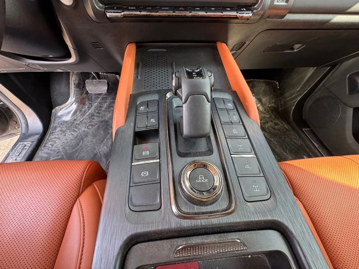 Car image 19
