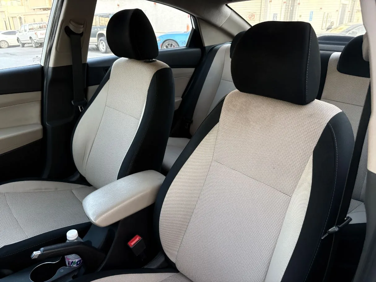 Car image 13