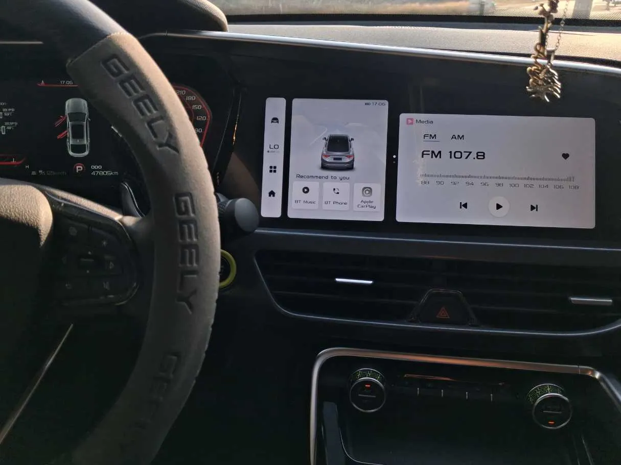 Car image 17