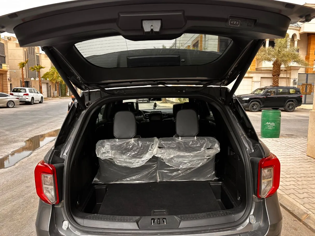 Car image 24