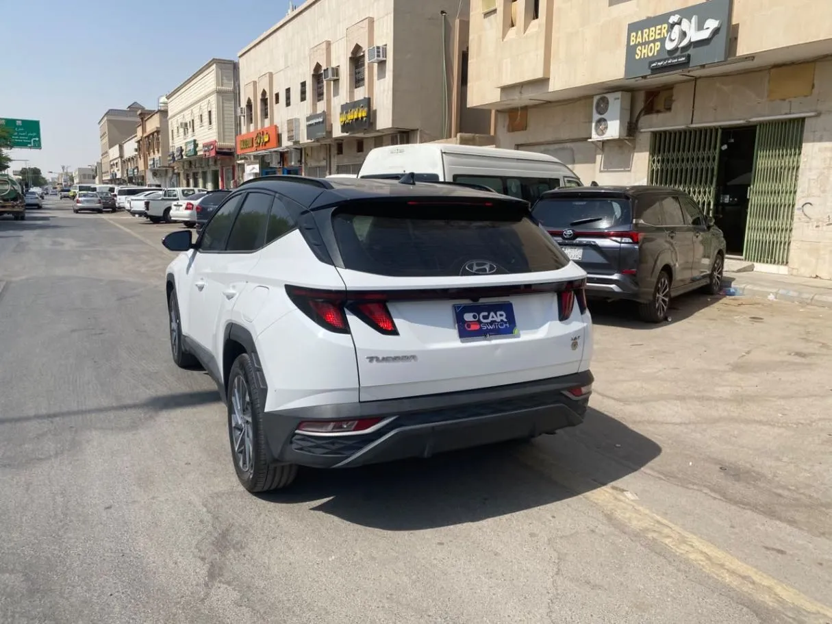 Car image 7