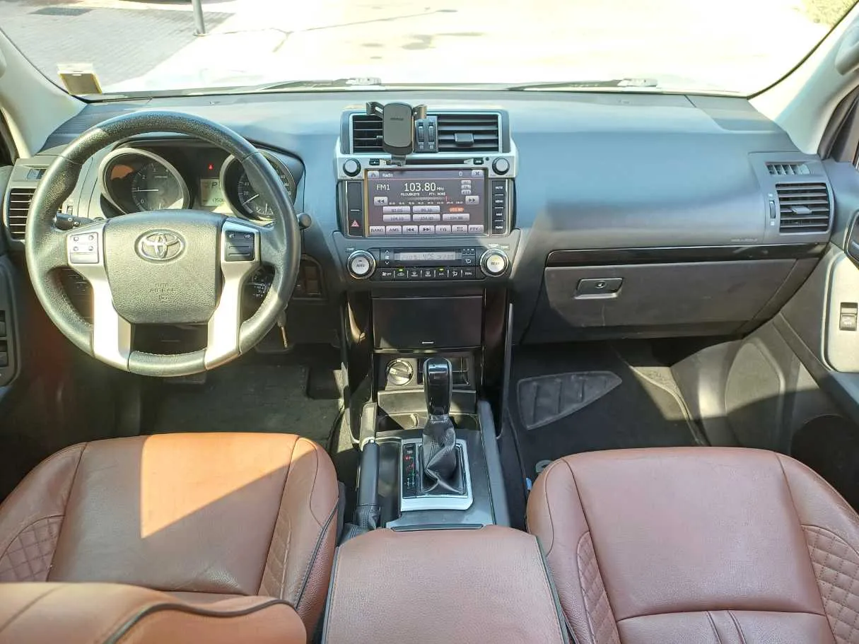 Car image 17