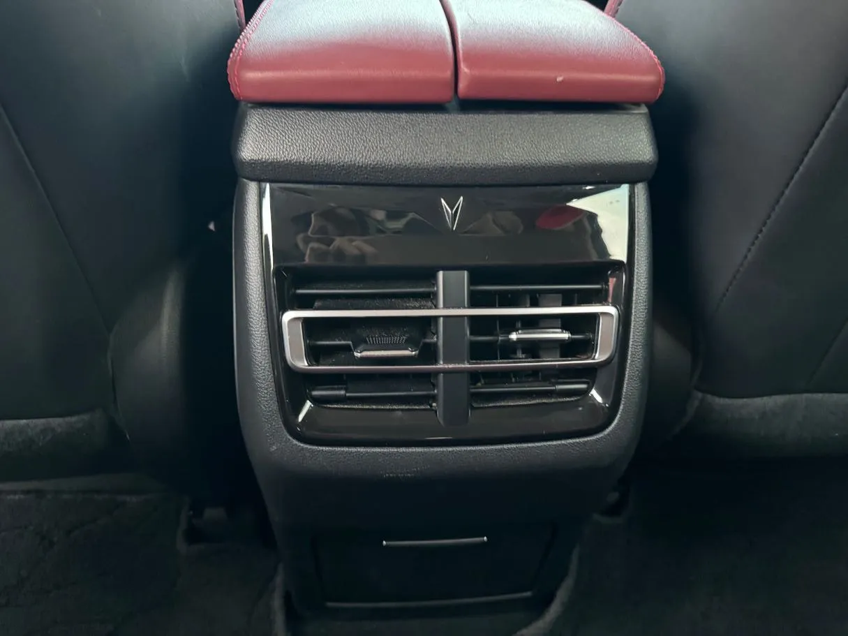 Car image 26