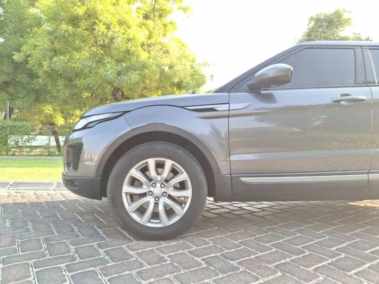 Car image 9
