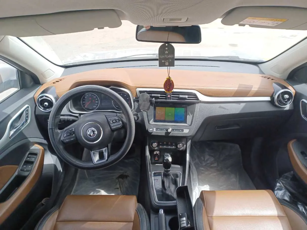 Car image 12