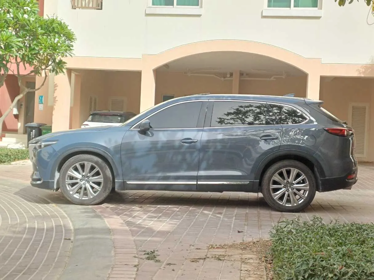 Car image 4