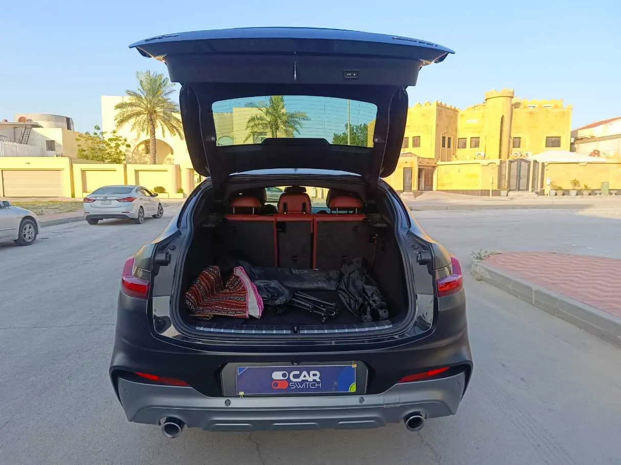 Car image 28