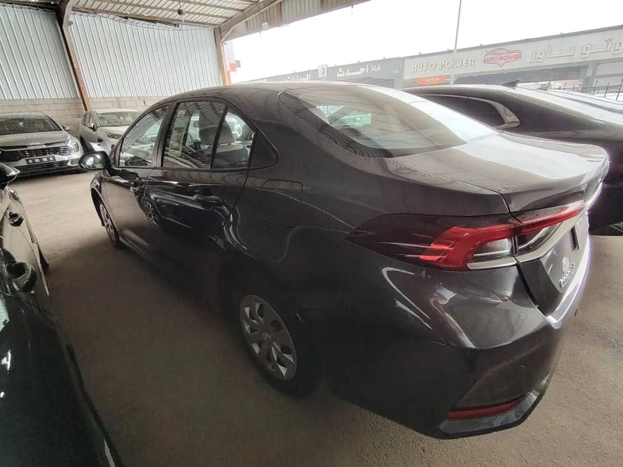 Car image 10