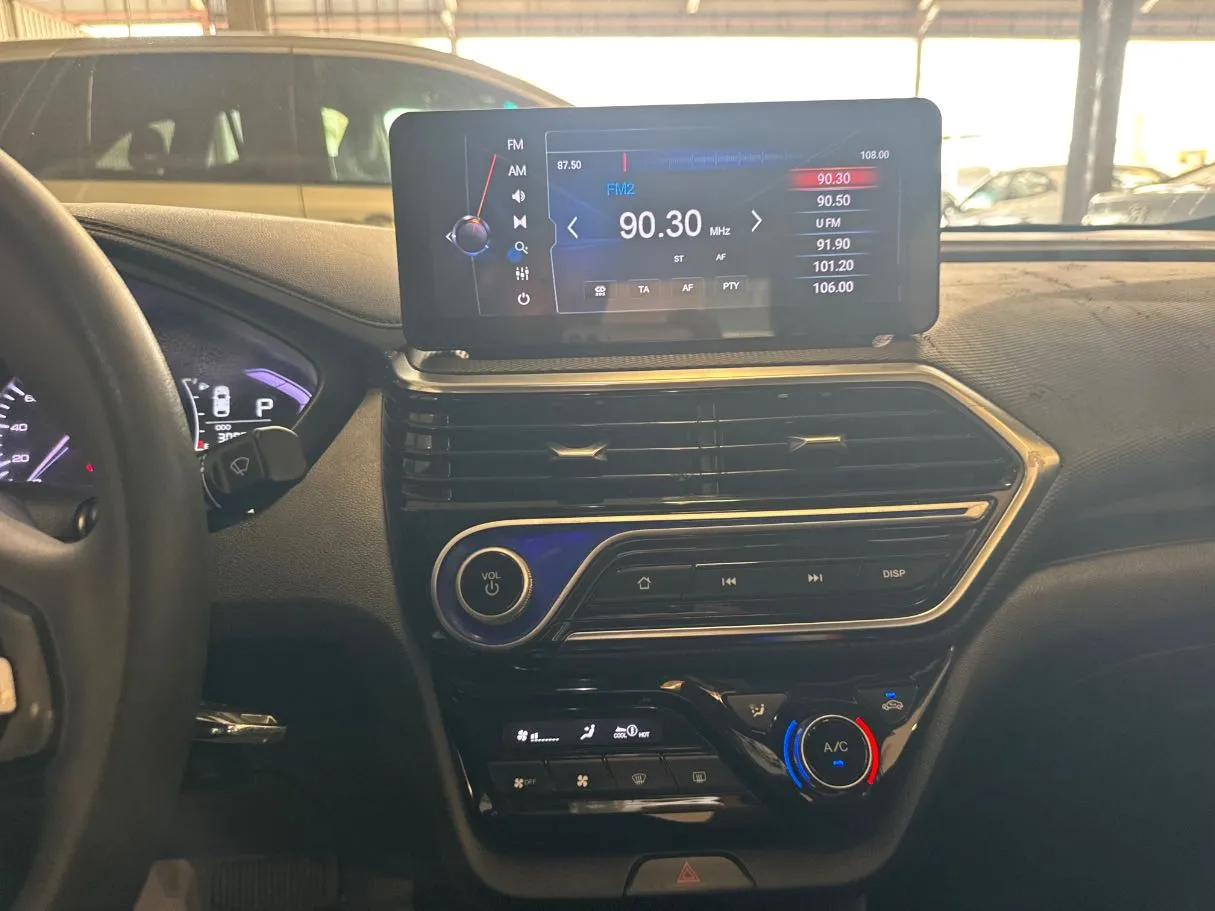 Car image 13