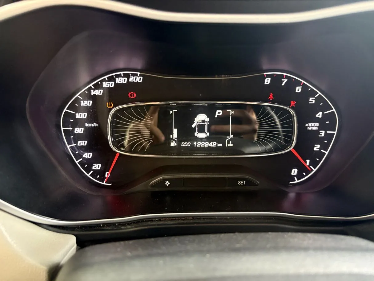 Car image 11