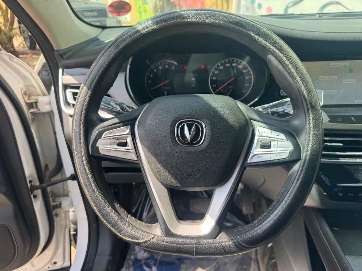 Car image 17