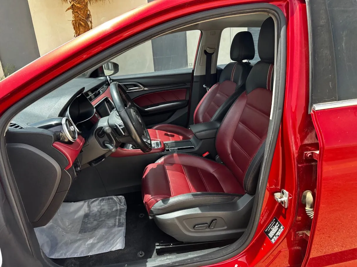Car image 12