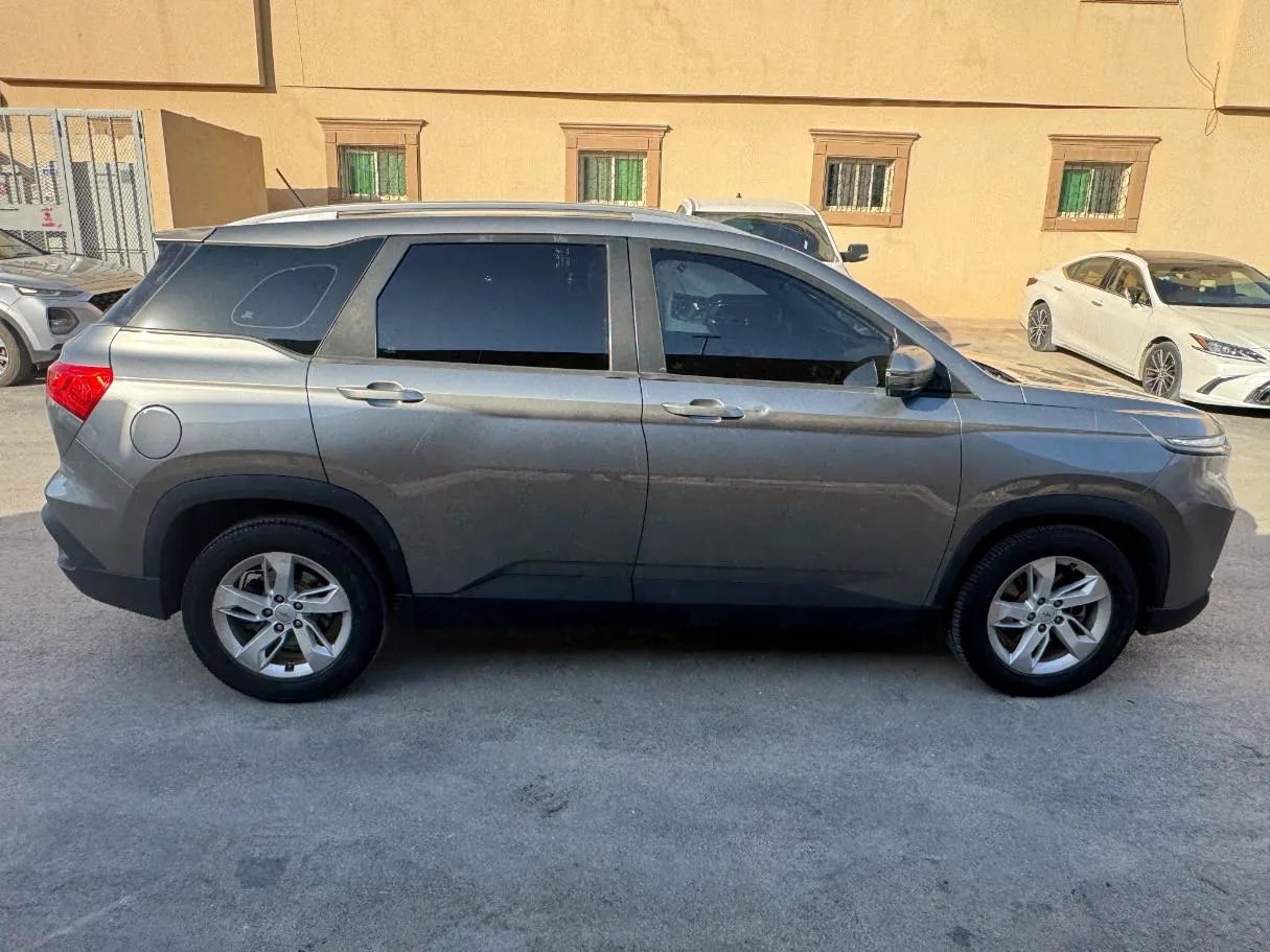 Car image 4