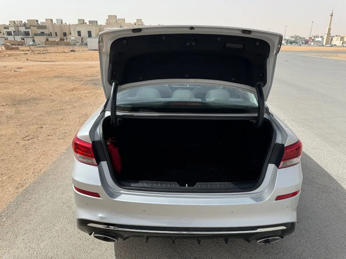 Car image 20