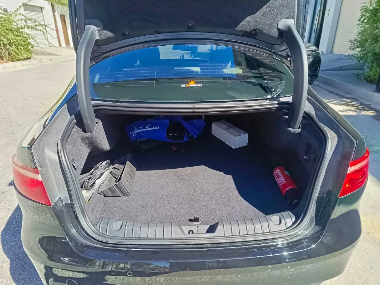 Car image 32