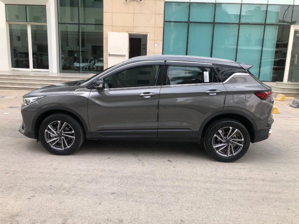 Car image 8