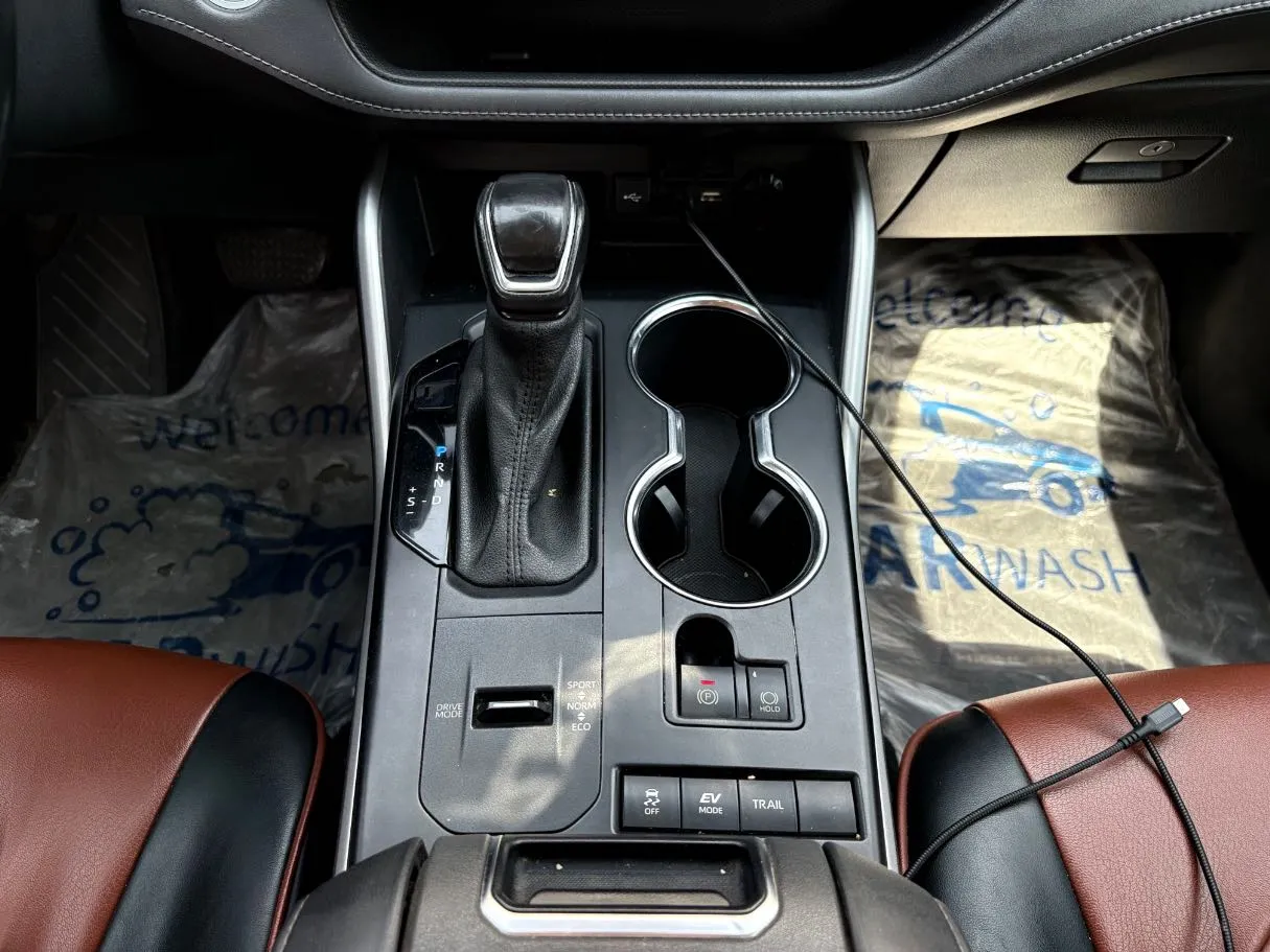 Car image 20