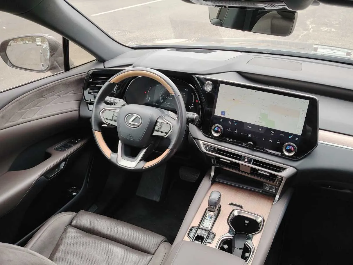 Car image 25