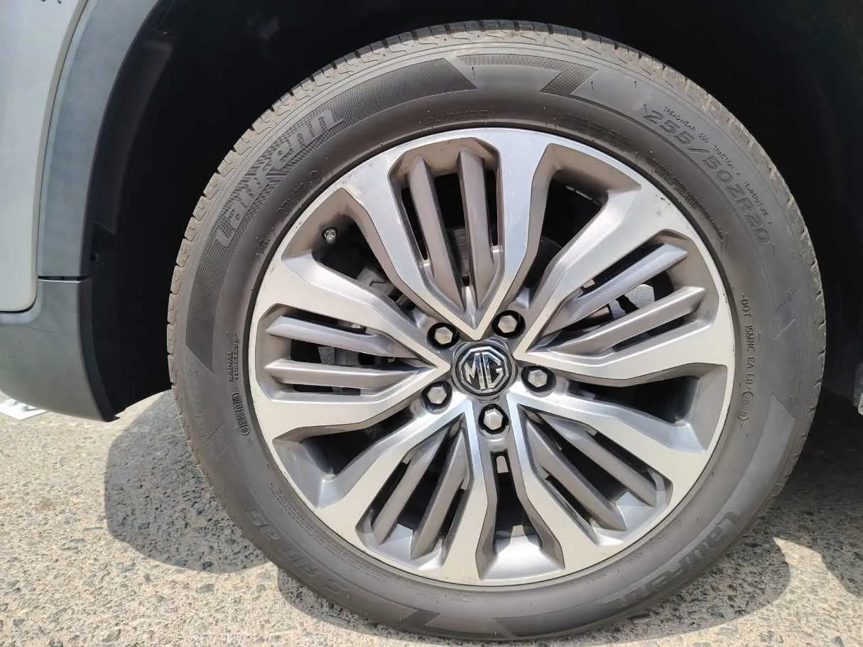 Car image 10