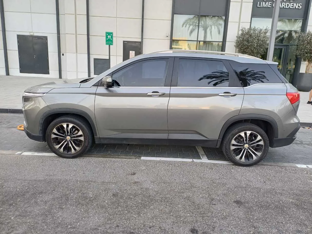 Car image 8