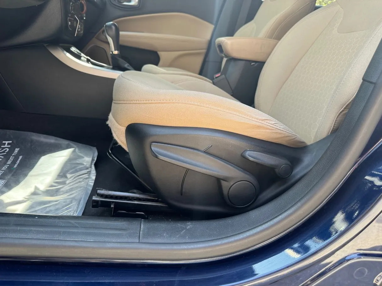 Car image 26