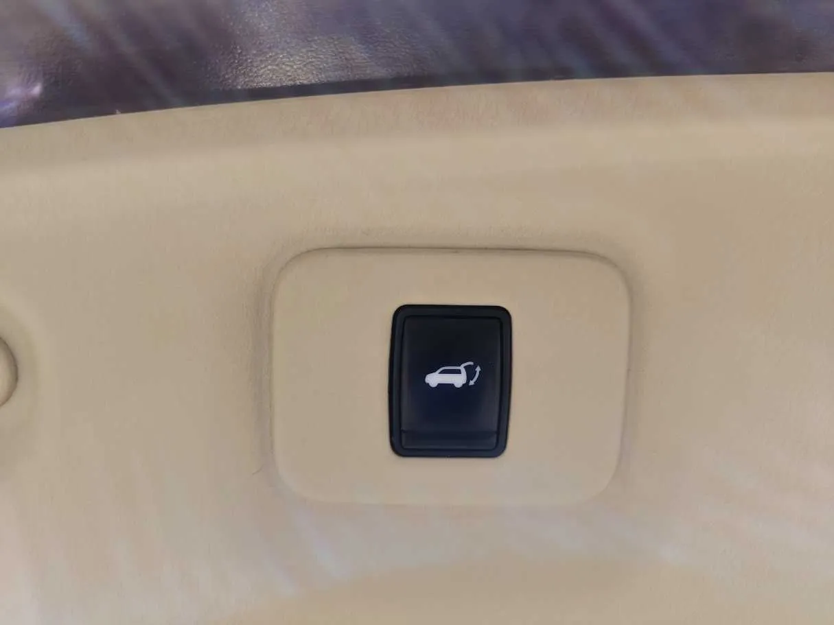 Car image 29