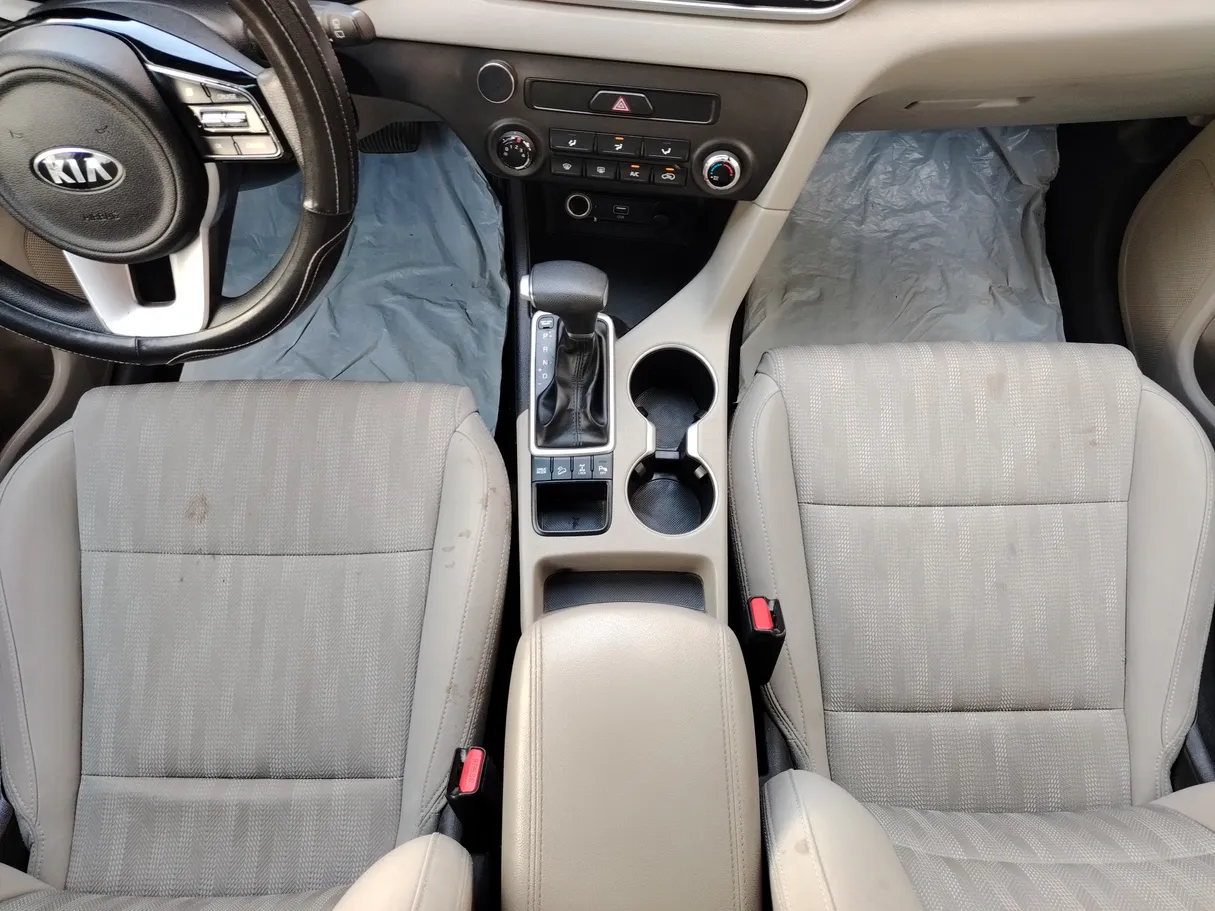 Car image 18
