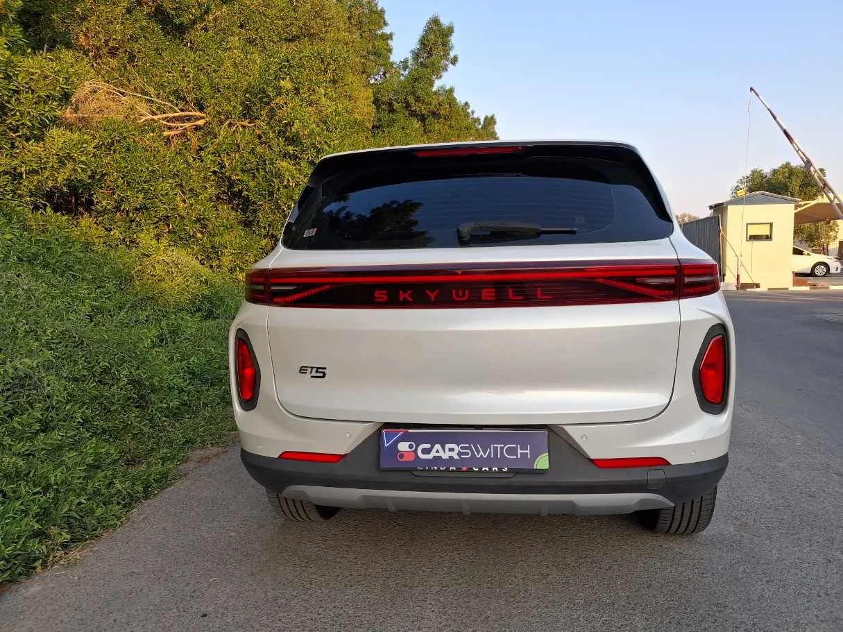 Car image 6