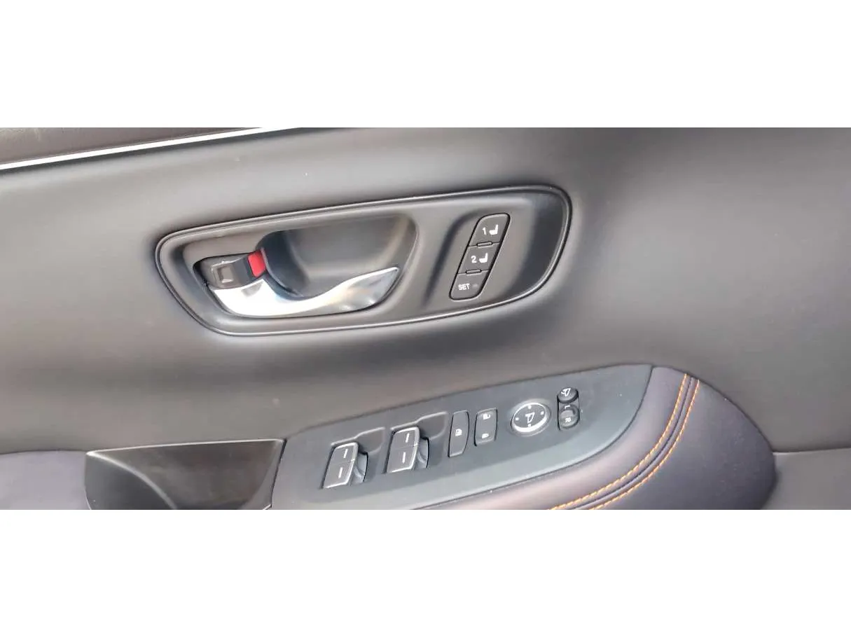 Car image 25