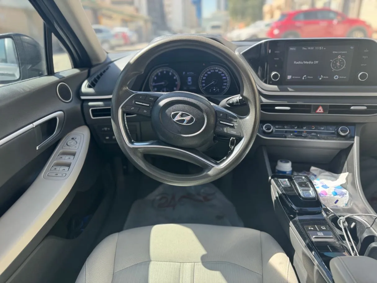 Car image 20