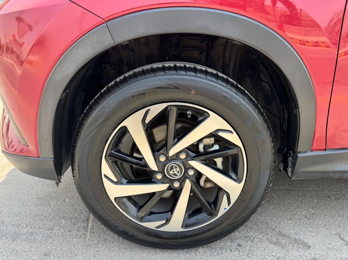Car image 9