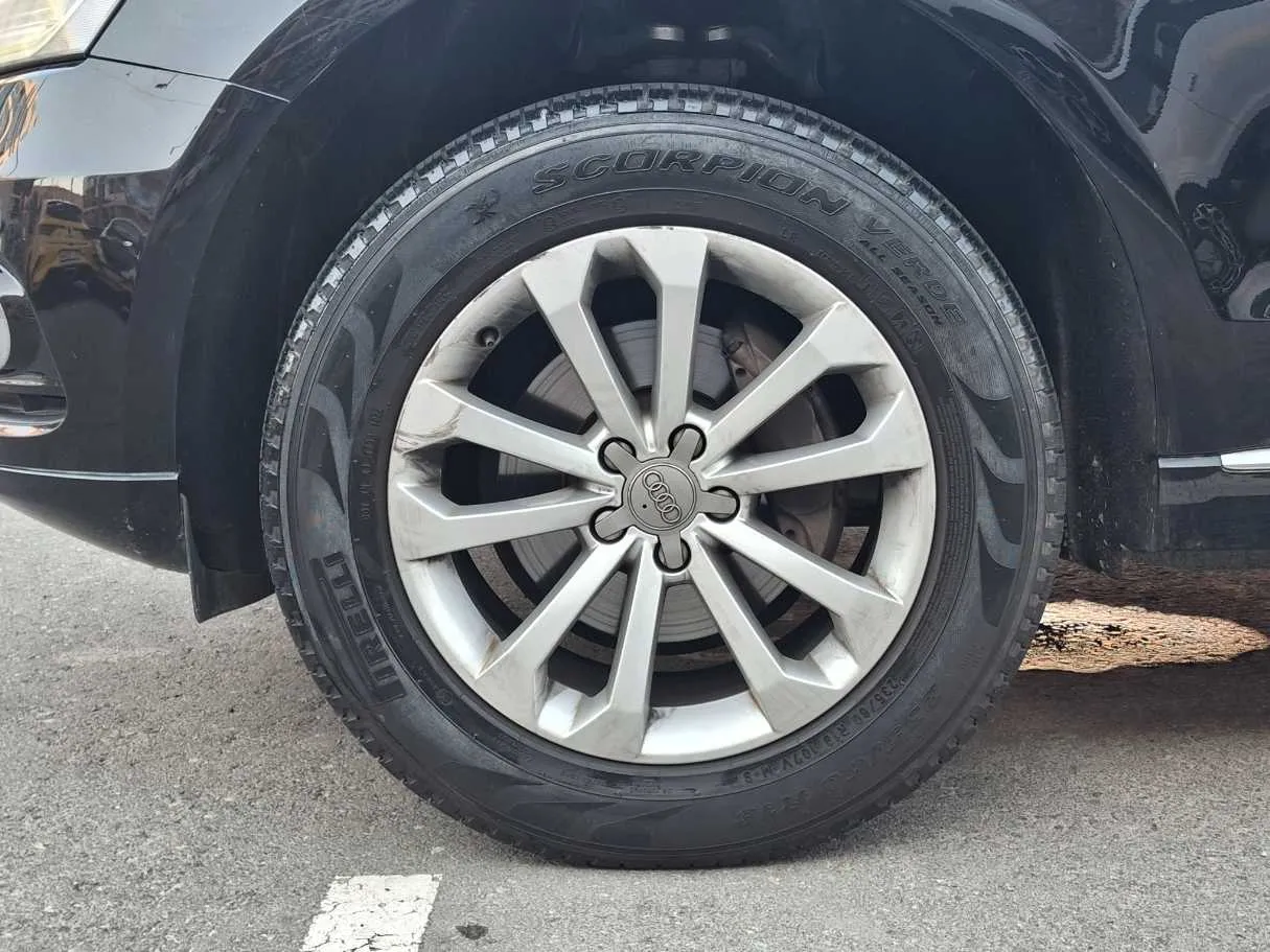 Car image 9