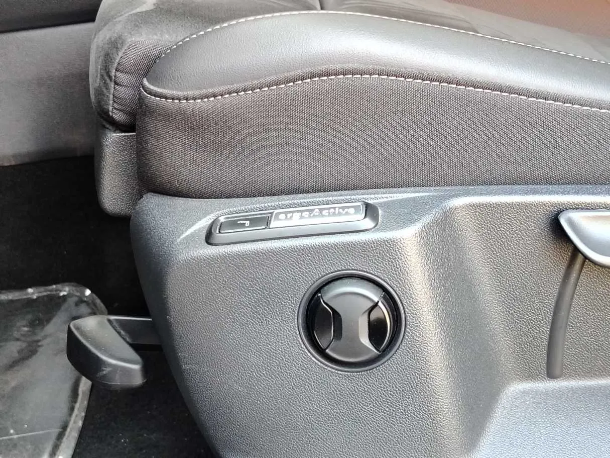 Car image 36
